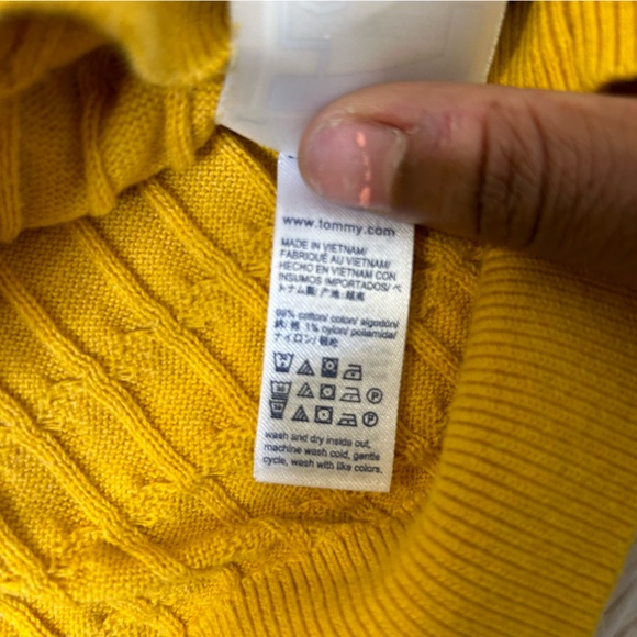 ◾️Tommy Hilfiger Yellow Sweater - Picture 3 of 4